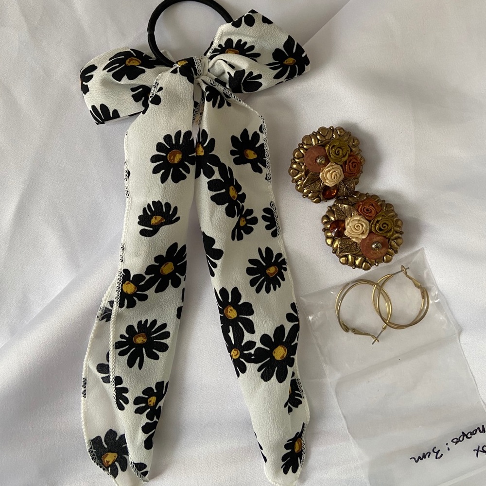 💕Last one Daisy Ribbon Hair Tie Scrunchies - Picture 5 of 6